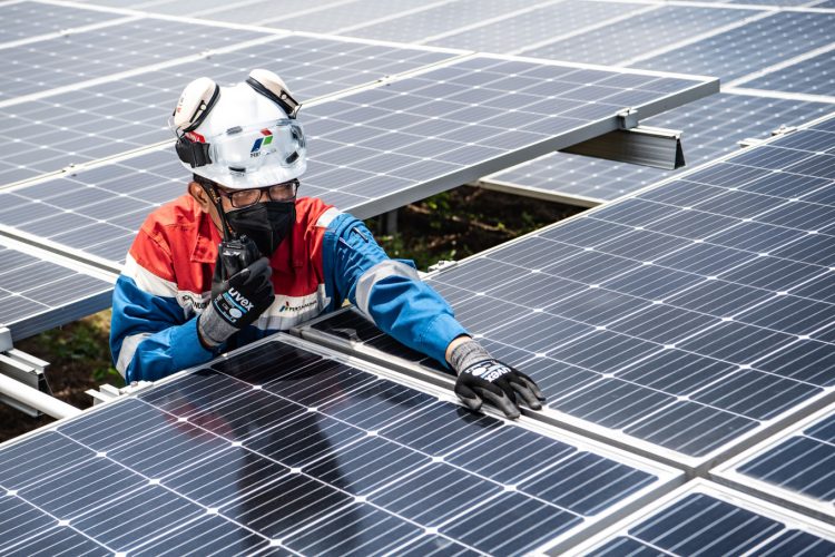 Will Green Technologies Replace Traditional Manufacturing?