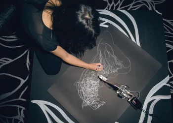 Can Human-Computer Collaboration Lead to Greater Creativity?